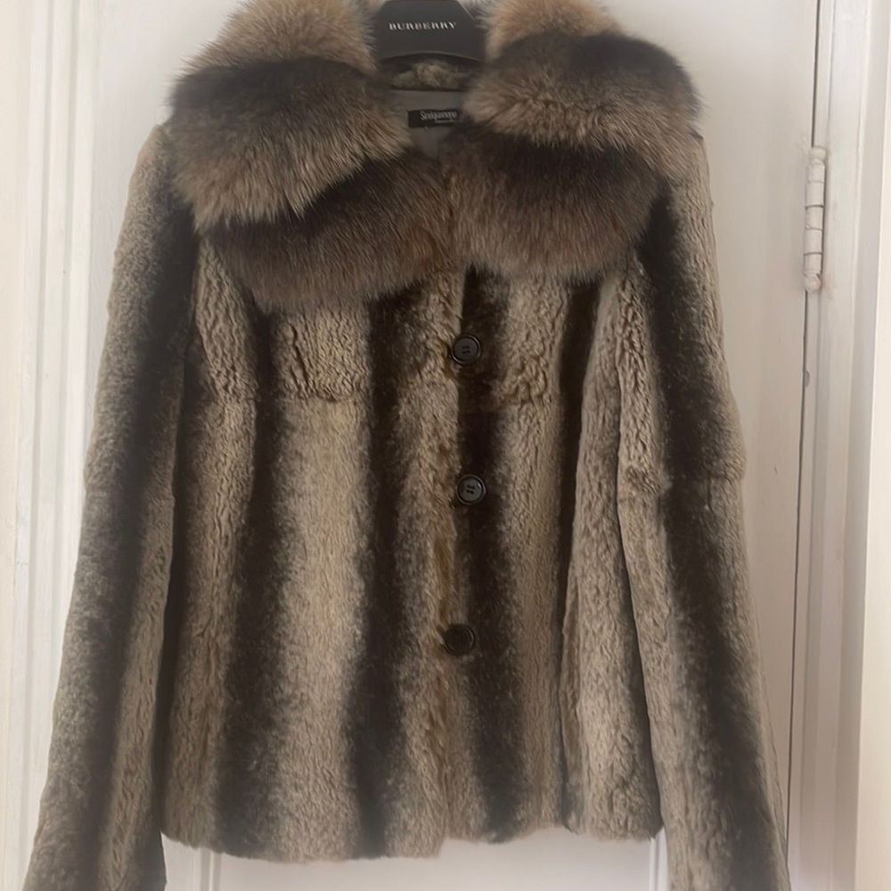 A modern natural jacket with an attached fox collar.